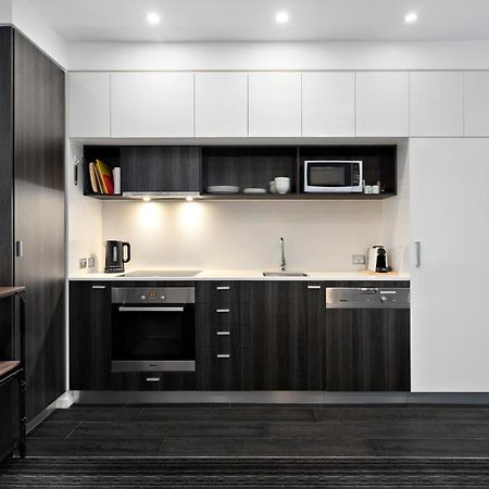 Modern Quiet 1 & 2 Bed Apt Opposite Albert Park Мелбърн Екстериор снимка