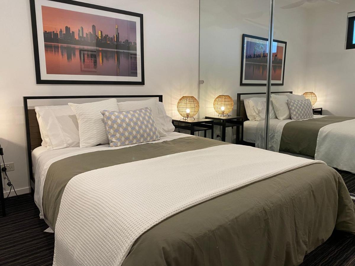 Modern Quiet 1 & 2 Bed Apt Opposite Albert Park Мелбърн Екстериор снимка