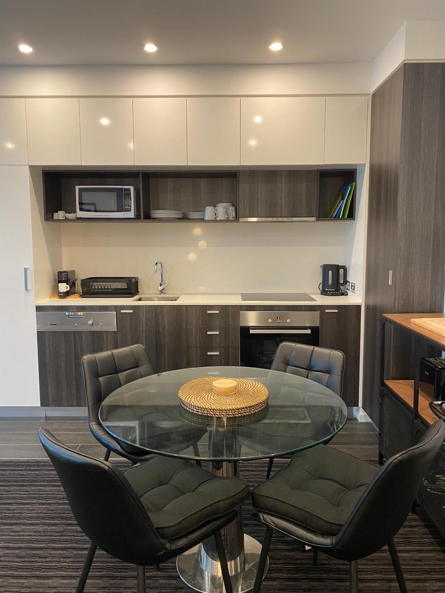 Modern Quiet 1 & 2 Bed Apt Opposite Albert Park Мелбърн Екстериор снимка