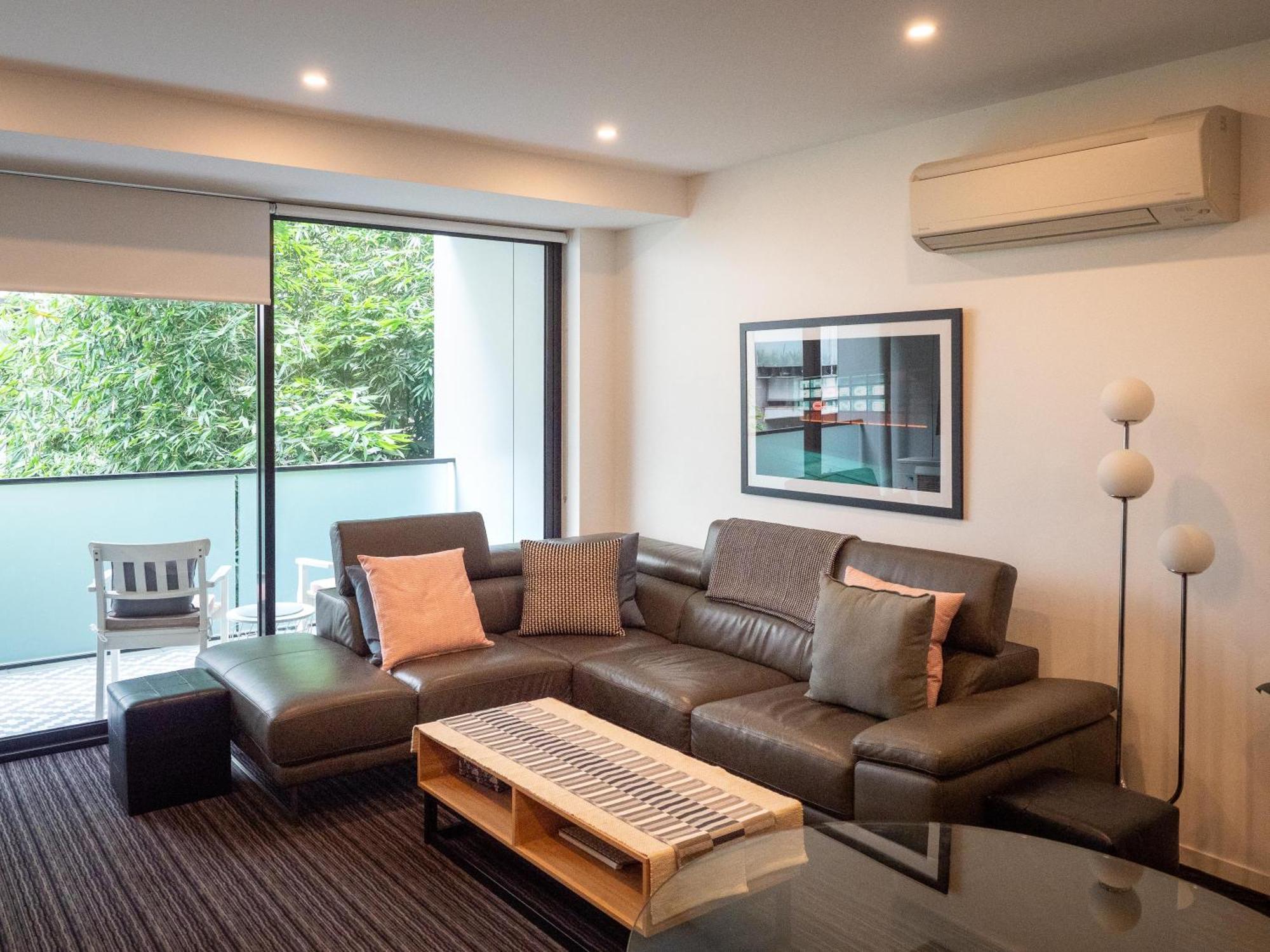 Modern Quiet 1 & 2 Bed Apt Opposite Albert Park Мелбърн Екстериор снимка