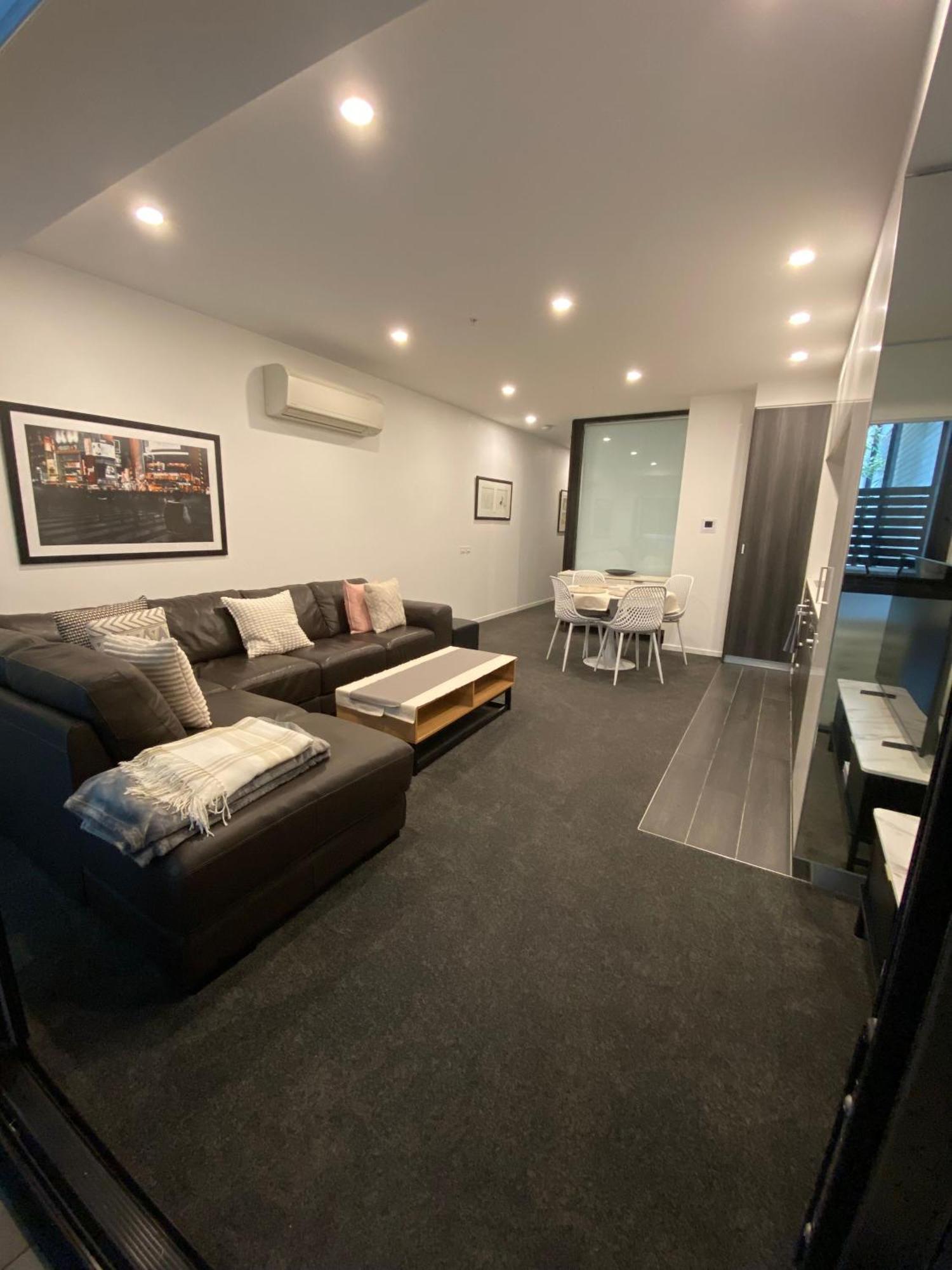 Modern Quiet 1 & 2 Bed Apt Opposite Albert Park Мелбърн Екстериор снимка