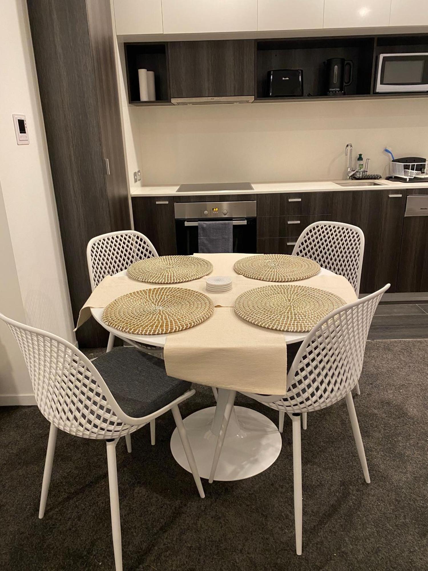 Modern Quiet 1 & 2 Bed Apt Opposite Albert Park Мелбърн Екстериор снимка