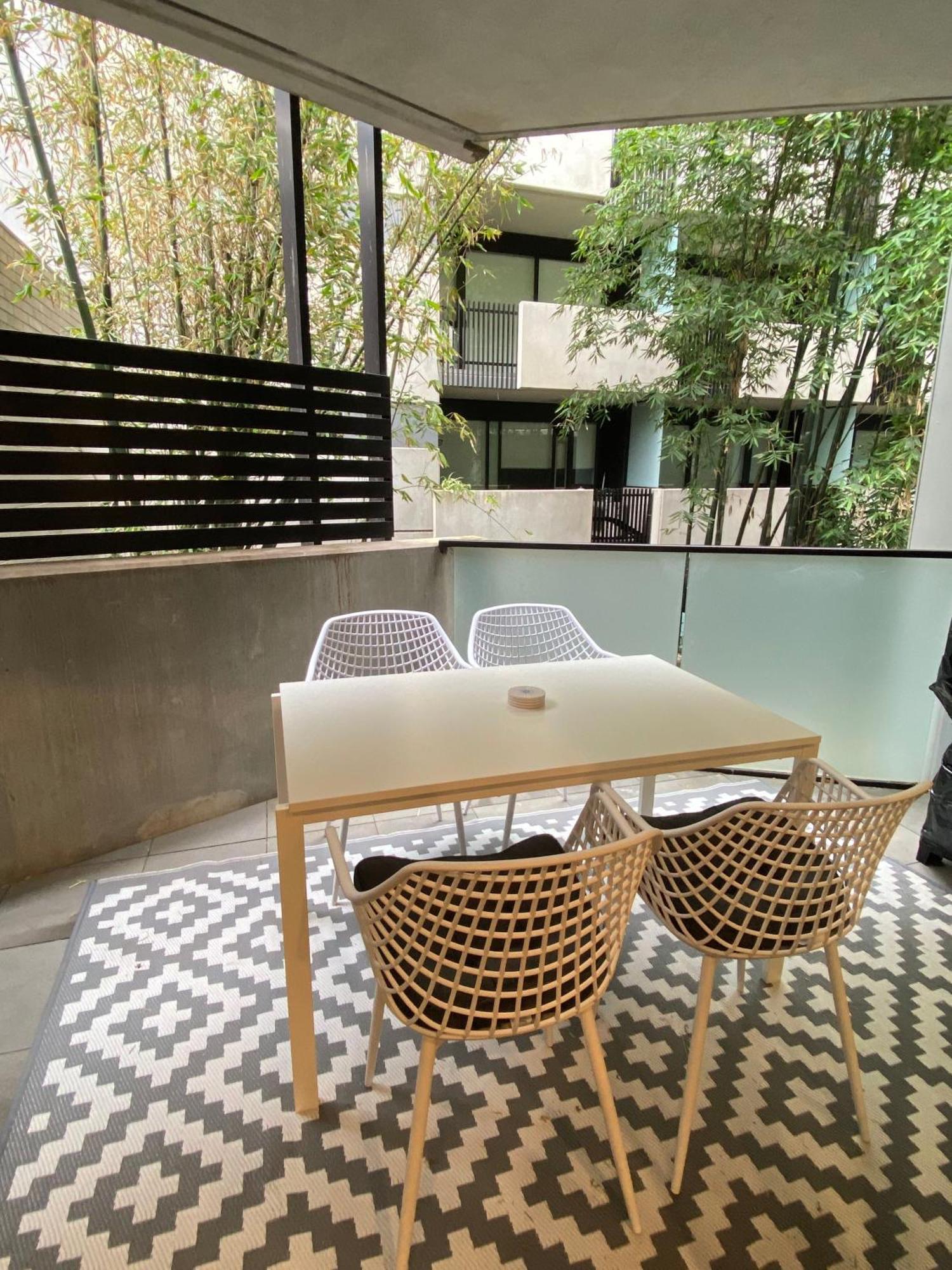 Modern Quiet 1 & 2 Bed Apt Opposite Albert Park Мелбърн Екстериор снимка