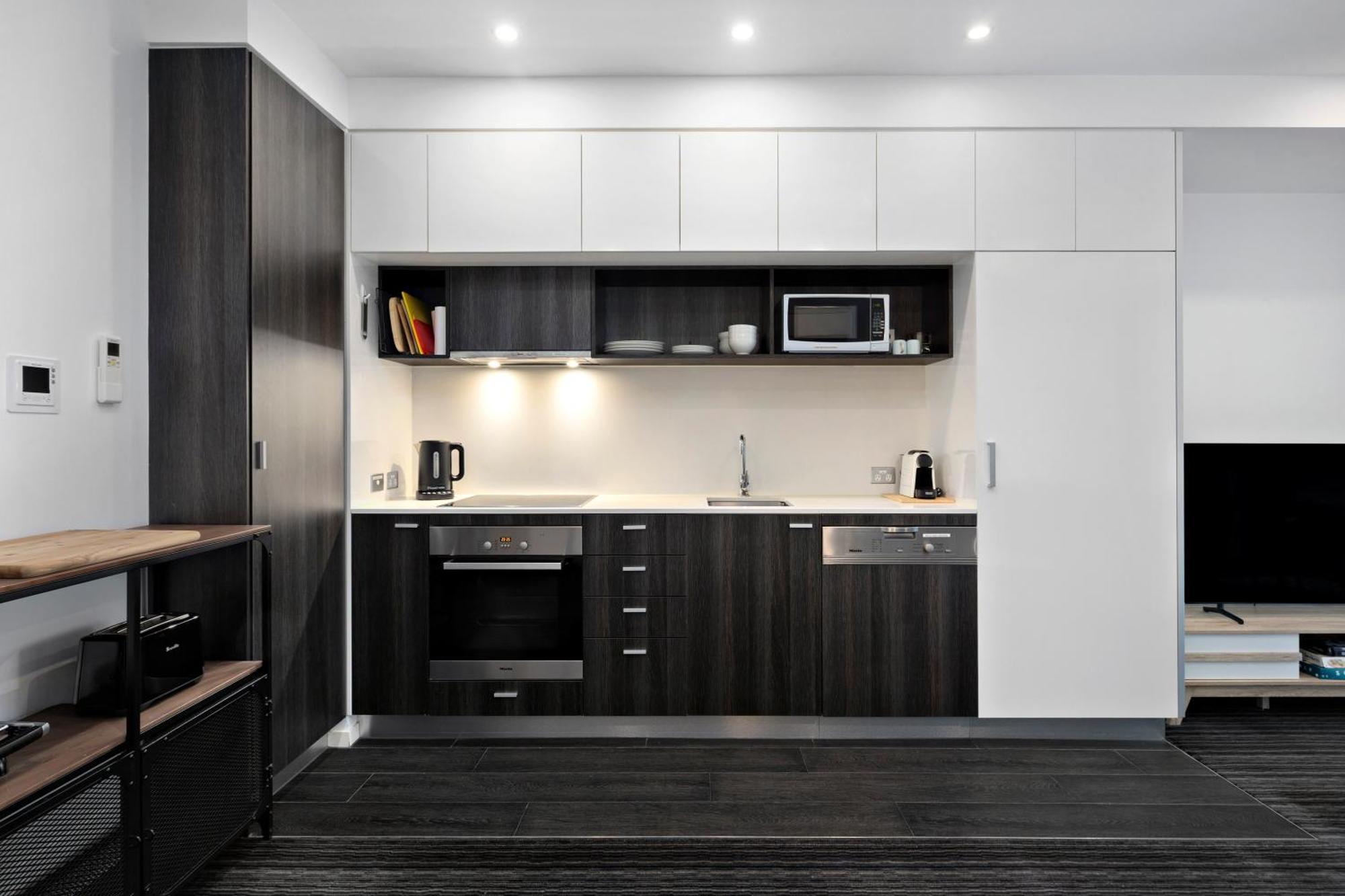 Modern Quiet 1 & 2 Bed Apt Opposite Albert Park Мелбърн Екстериор снимка