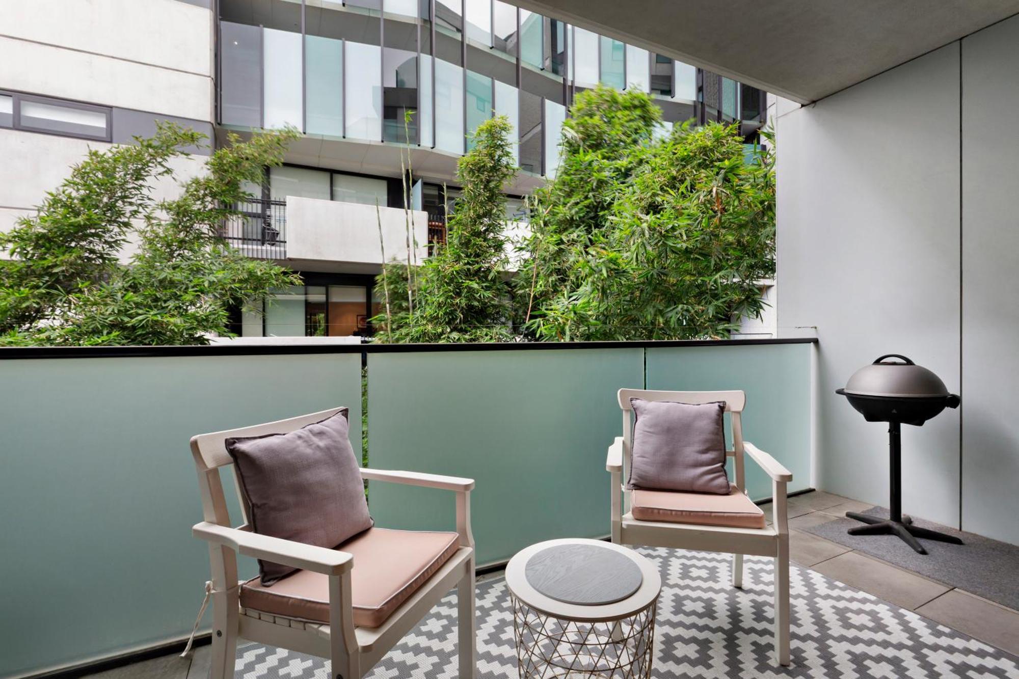 Modern Quiet 1 & 2 Bed Apt Opposite Albert Park Мелбърн Екстериор снимка